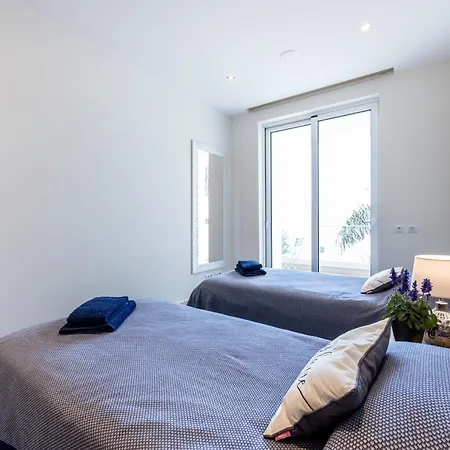 Coolhouses Algarve Lagos, 3 Bed Modern Flat, Outdoor & Indoor Pools, Gym, A Vida Apartman *