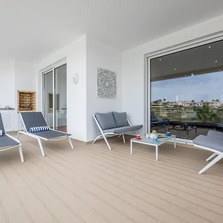 Coolhouses Algarve Lagos, 3 Bed Modern Flat, Outdoor & Indoor Pools, Gym, A Vida * Lagos