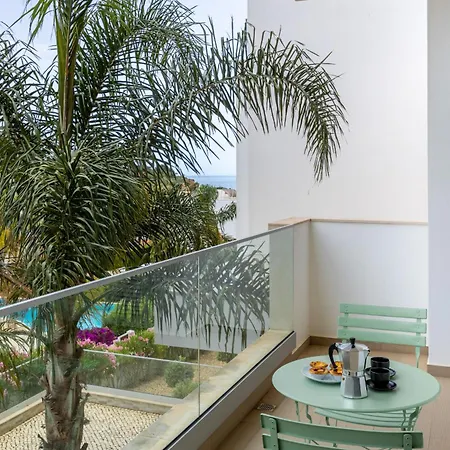 Coolhouses Algarve Lagos, 3 Bed Modern Flat, Outdoor & Indoor Pools, Gym, A Vida Lagos