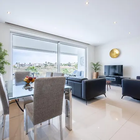 Coolhouses Algarve Lagos, 3 Bed Modern Flat, Outdoor & Indoor Pools, Gym, A Vida Apartman Lagos
