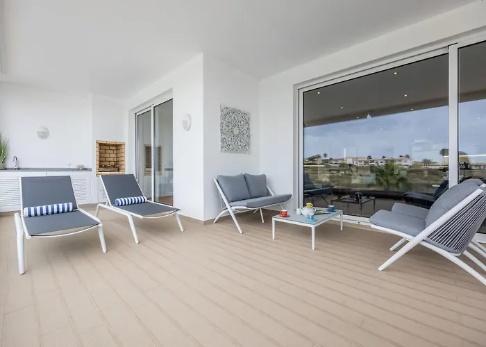 Coolhouses Algarve Lagos, 3 Bed Modern Flat, Outdoor & Indoor Pools, Gym, A Vida * Лагуш