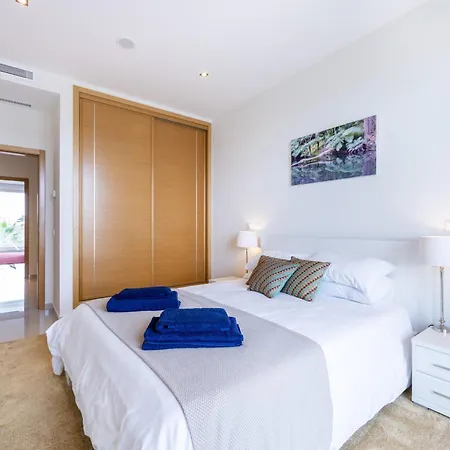 Апартаменты Coolhouses Algarve Lagos, 3 Bed Modern Flat, Outdoor & Indoor Pools, Gym, A Vida Лагуш