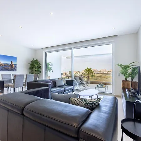 Coolhouses Algarve Lagos, 3 Bed Modern Flat, Outdoor & Indoor Pools, Gym, A Vida *