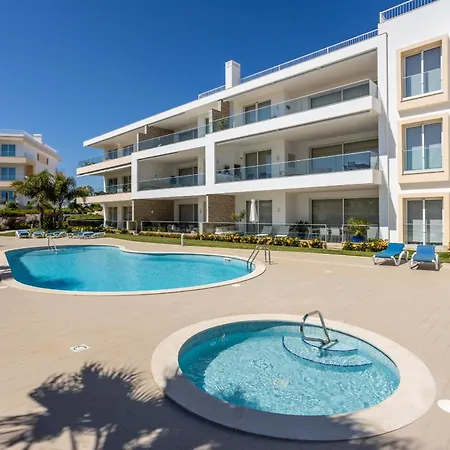 Апартаменты Coolhouses Algarve Lagos, 3 Bed Modern Flat, Outdoor & Indoor Pools, Gym, A Vida Лагуш