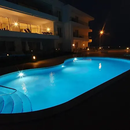 Coolhouses Algarve Lagos, 3 Bed Modern Flat, Outdoor & Indoor Pools, Gym, A Vida Лагуш