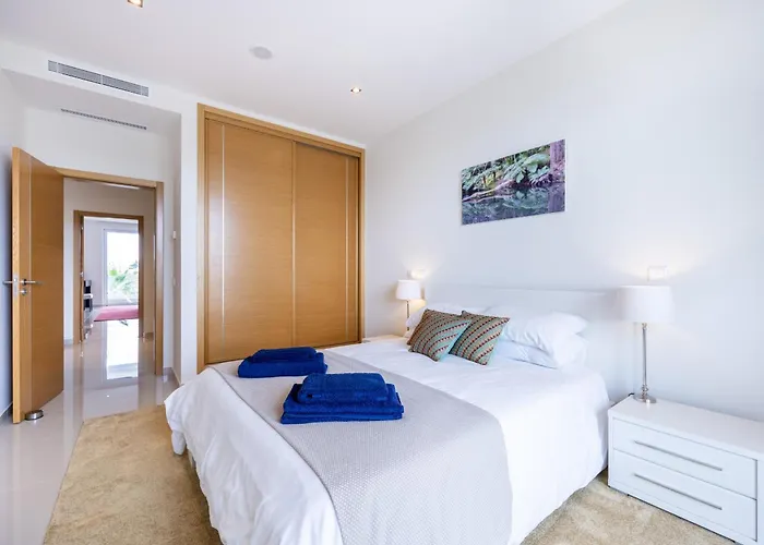 Apartment Coolhouses Algarve Lagos, 3 Bed Modern Flat, Outdoor & Indoor Pools, Gym, A Vida Lagos