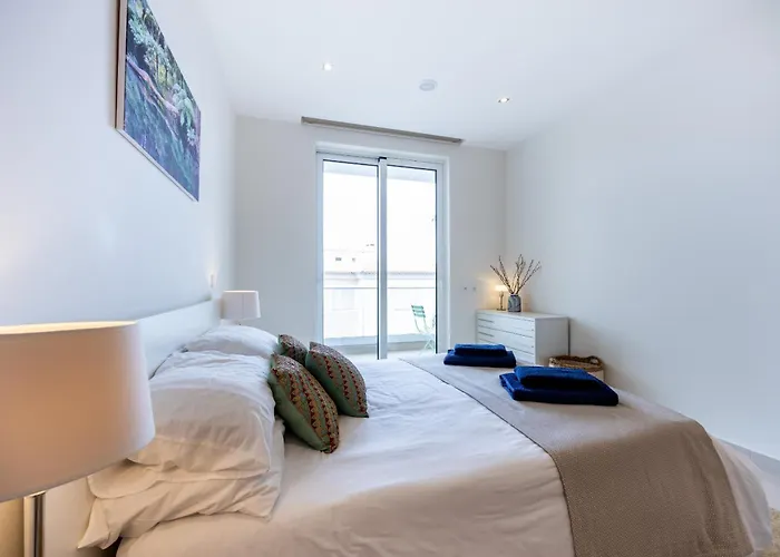 Coolhouses Algarve Lagos, 3 Bed Modern Flat, Outdoor & Indoor Pools, Gym, A Vida Apartment