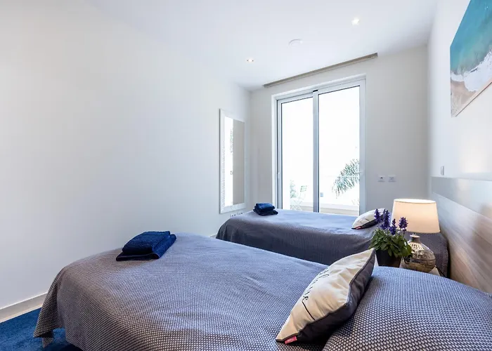 Coolhouses Algarve Lagos, 3 Bed Modern Flat, Outdoor & Indoor Pools, Gym, A Vida Apartment *