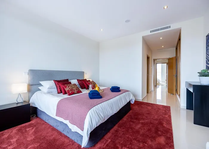 Coolhouses Algarve Lagos, 3 Bed Modern Flat, Outdoor & Indoor Pools, Gym, A Vida * Lagos