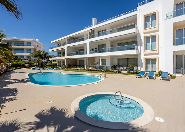 Apartment Coolhouses Algarve Lagos, 3 Bed Modern Flat, Outdoor & Indoor Pools, Gym, A Vida Lagos