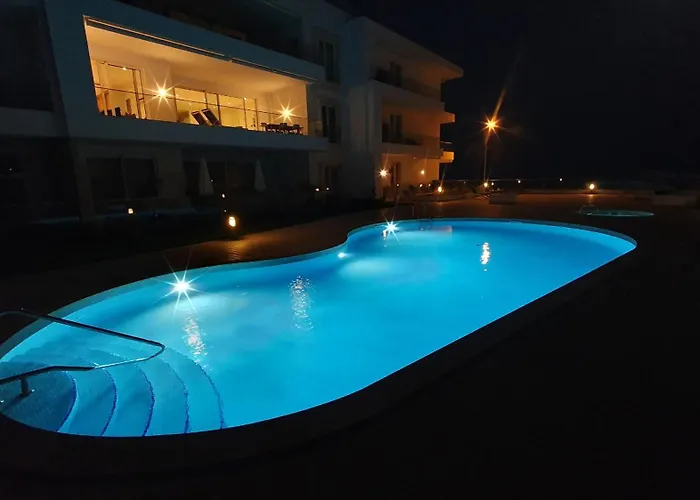 Coolhouses Algarve Lagos, 3 Bed Modern Flat, Outdoor & Indoor Pools, Gym, A Vida Lagos