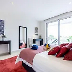 Coolhouses Algarve Lagos, 3 Bed Modern Flat, Outdoor & Indoor Pools, Gym, A Vida Apartment *