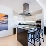 Apartment Coolhouses Algarve Lagos, 3 Bed Modern Flat, Outdoor & Indoor Pools, Gym, A Vida *