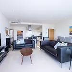 Coolhouses Algarve Lagos, 3 Bed Modern Flat, Outdoor & Indoor Pools, Gym, A Vida *