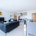 Coolhouses Algarve Lagos, 3 Bed Modern Flat, Outdoor & Indoor Pools, Gym, A Vida