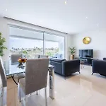 Coolhouses Algarve Lagos, 3 Bed Modern Flat, Outdoor & Indoor Pools, Gym, A Vida Apartment Lagos